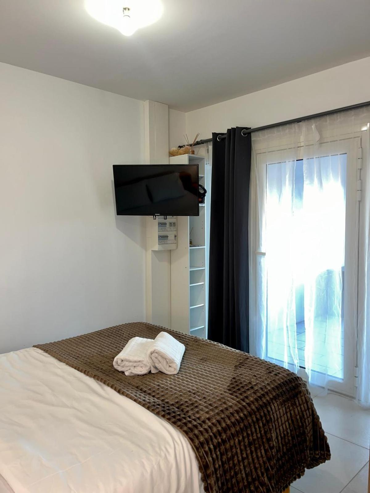 Studio Neuf Avec Acces Piscine Valergues Extérieur photo